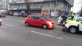 FOTO // O bunică și nepotul său au fost loviți de un automobil pe trecerea de pietoni